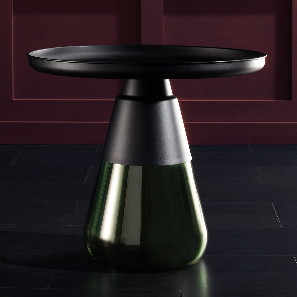 Black & Green Glass Base Table D977