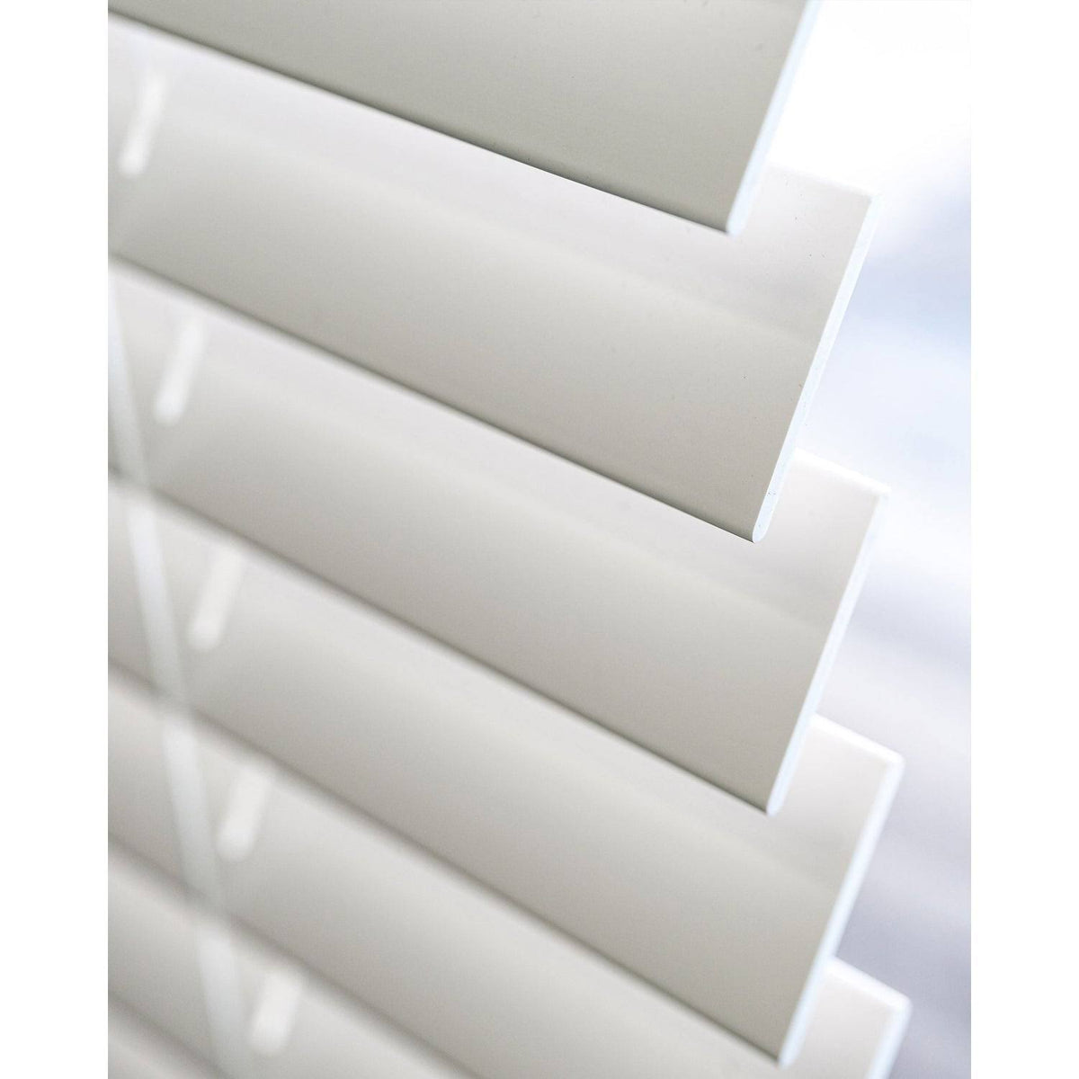Cordless Faux Wood Blind W952