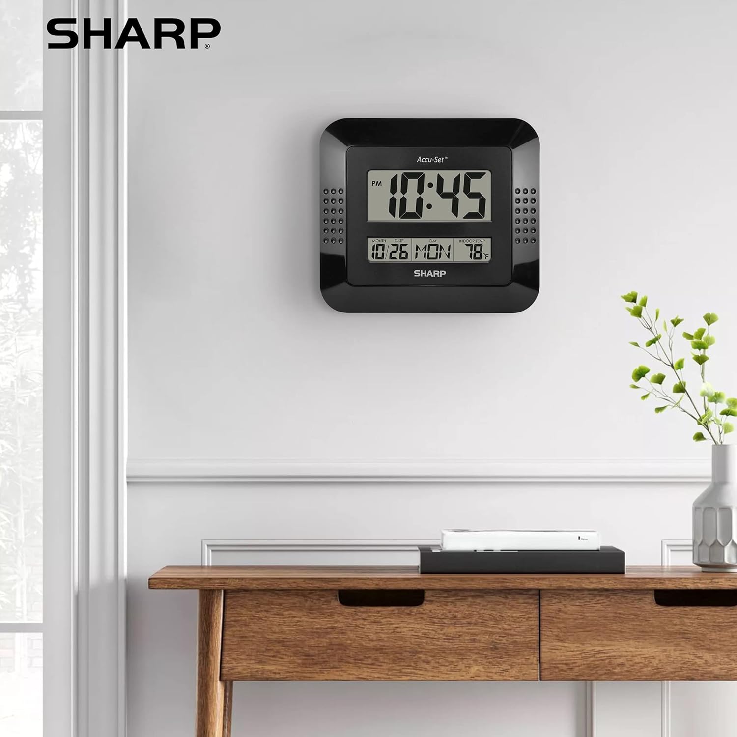 Analog Wall Clock with Indoor Temperature Display and Calendar Display V528