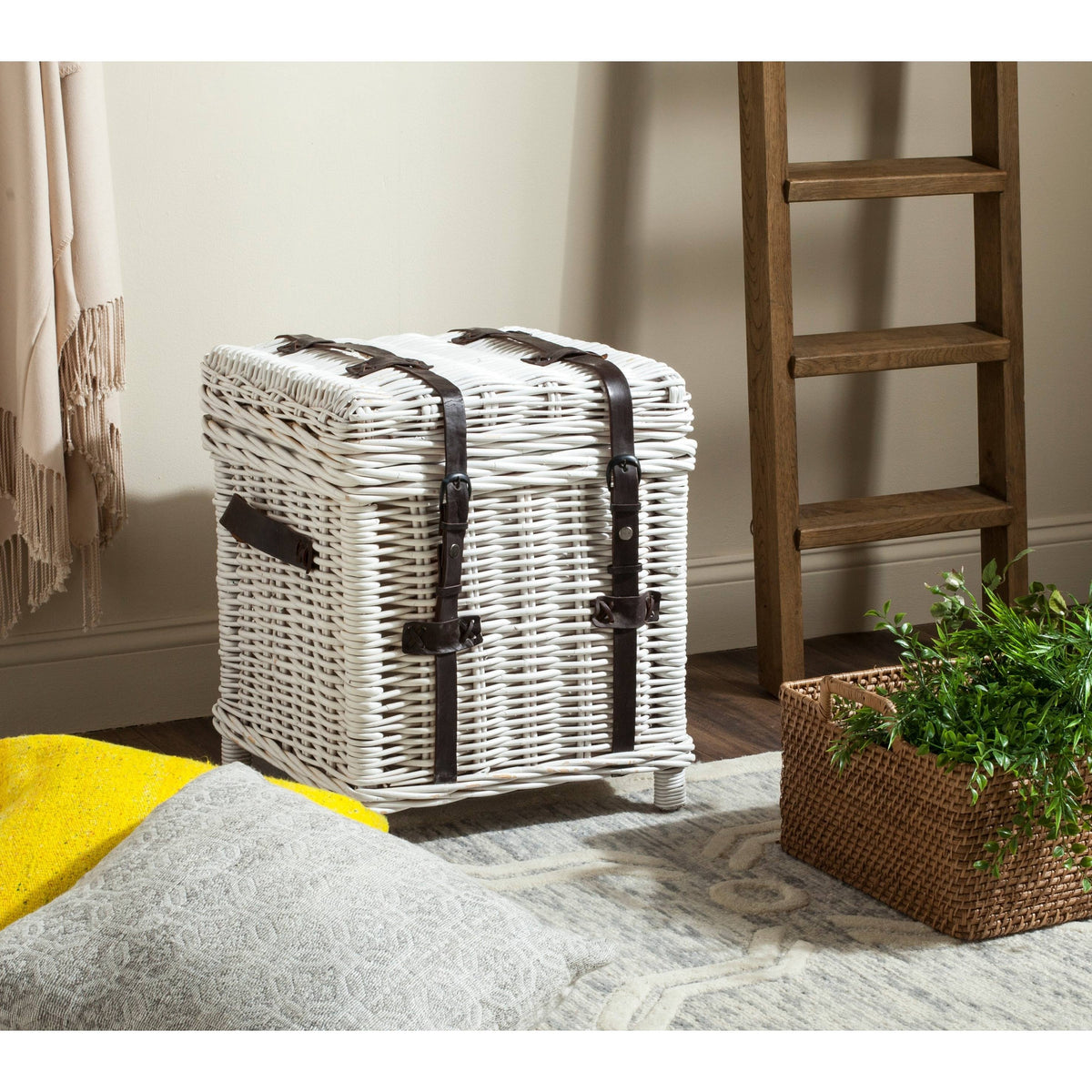 White Wicker Side Trunk R62467