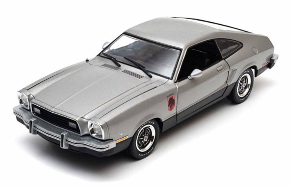 1/18 Scale Diecast Model Car J497733